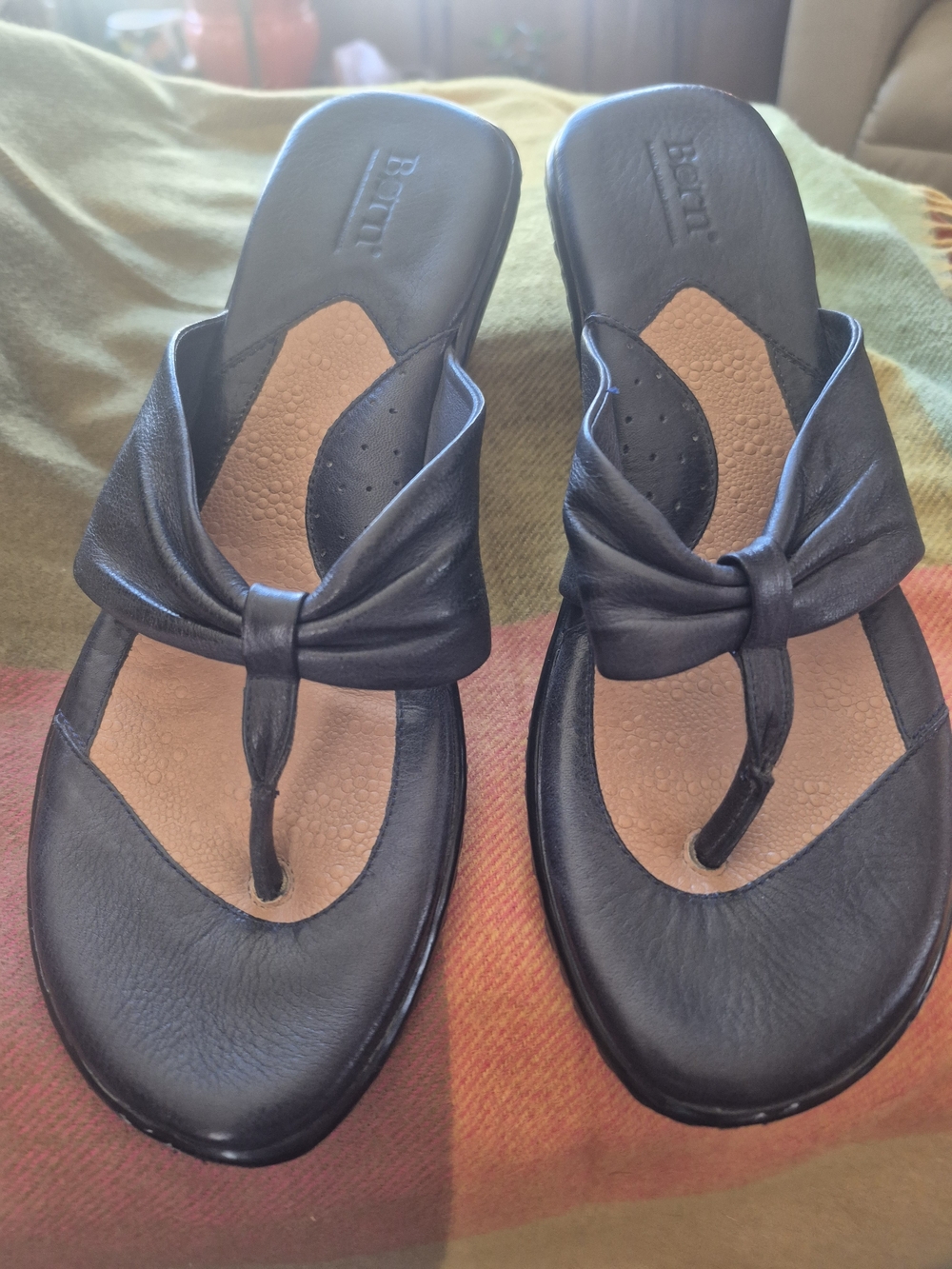 Born Women's Navy Leather Knot-Detail Thong Sandals